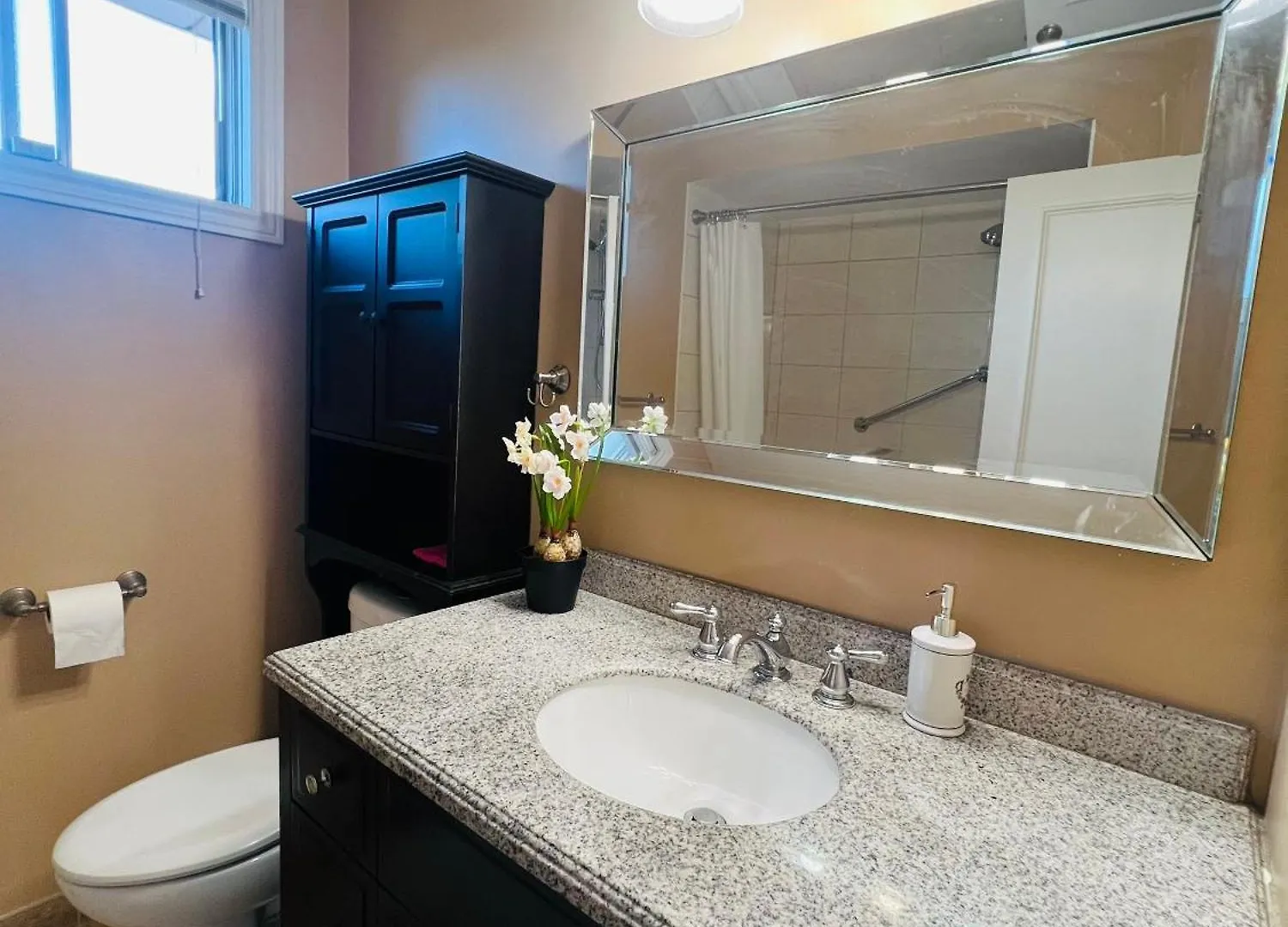 Cozy Stay, Self Check-In With Parking Available Upon Request 0*, Toronto