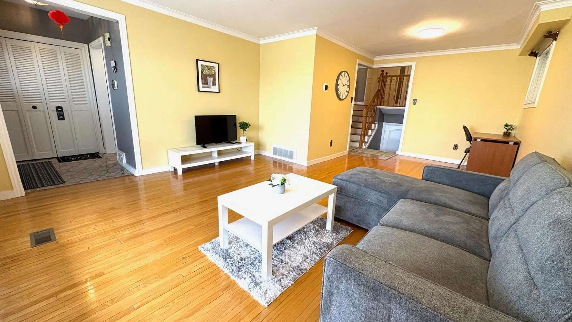 Guest house Cozy Stay, Self Check-In With Parking Available Upon Request Canada